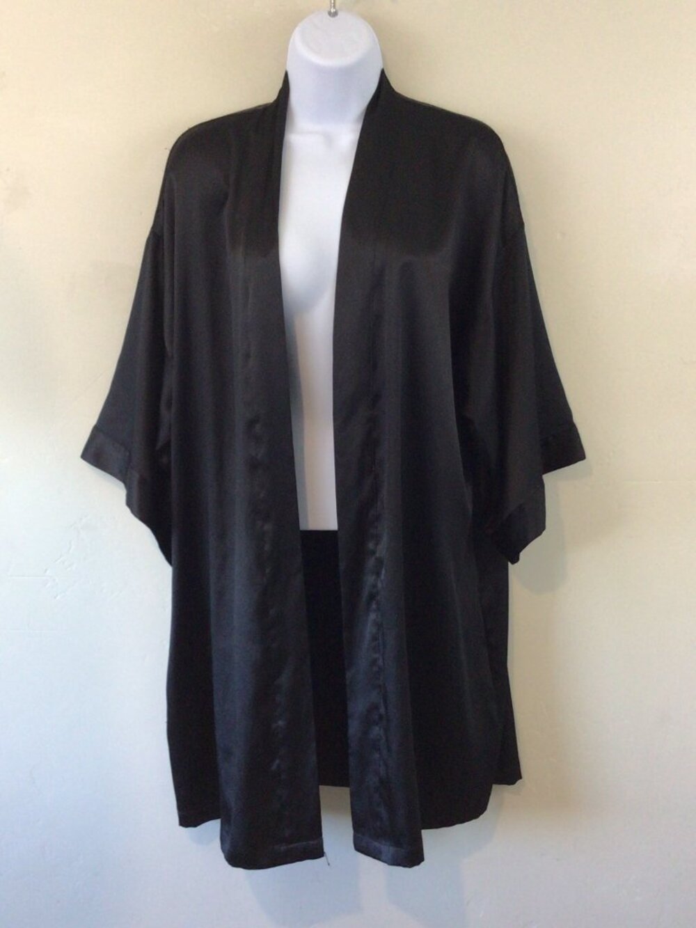 Victoria's Secret Black Thin Short Silky Robe with Pockets ( No Belt)